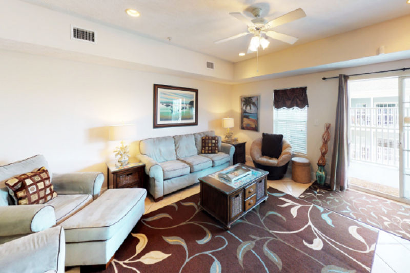 Myrtle Beach Villas - 401A Living room in Myrtle Beach Villas 401A, a luxurious 4-bedroom golf vacation rental near the beach with comfortable seating and decor.