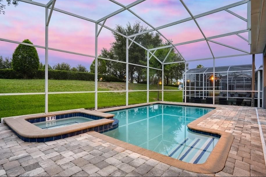 8 Bedroom Vacation Home - 12 Beds