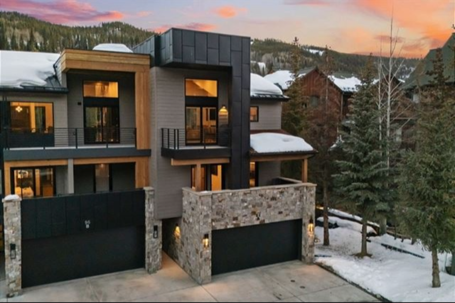Rocky Mountains - Private Townhome - 4 Bedrooms / 4.5 Bath - Unit C - 7 Beds + Sofa Sleeper