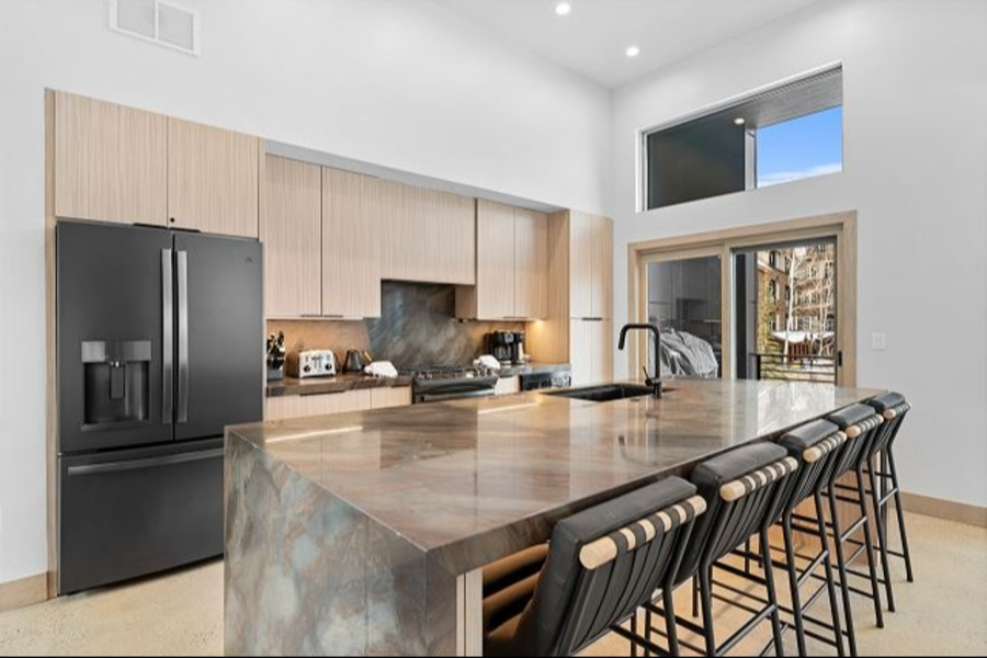 Rocky Mountains - Private Townhome - 4 Bedrooms / 4.5 Bath - Unit D - 7 Beds + Sofa Sleeper - Image 2