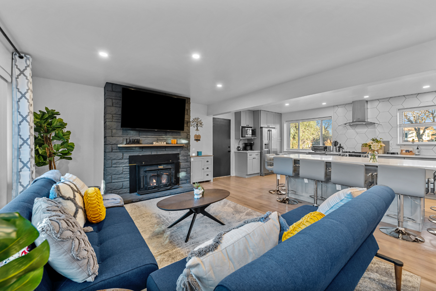 Denver - Private Vacation Home - 7 bedrooms / 4 Bath - LW - 8 Beds + 2 Sofa Sleepers