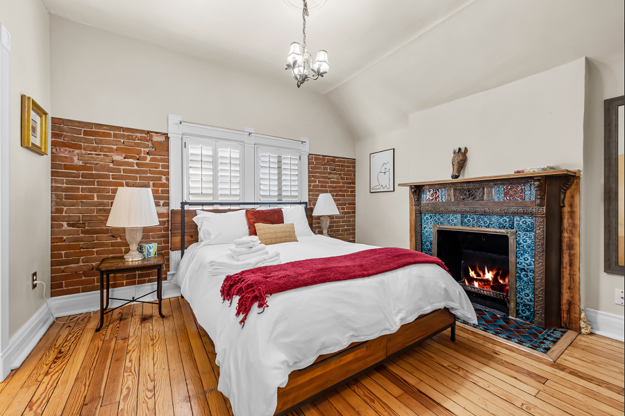 Denver - Private Vacation Home - 3 Bedrooms / 2.5 Bath - New Historic - 4 Beds + Sofa Sleeper