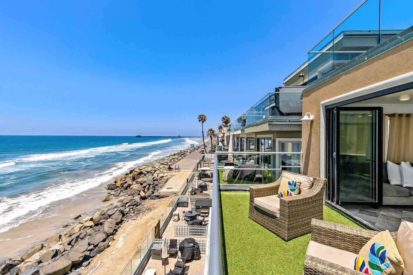 P823-1 | Oceanside, Beachfront House