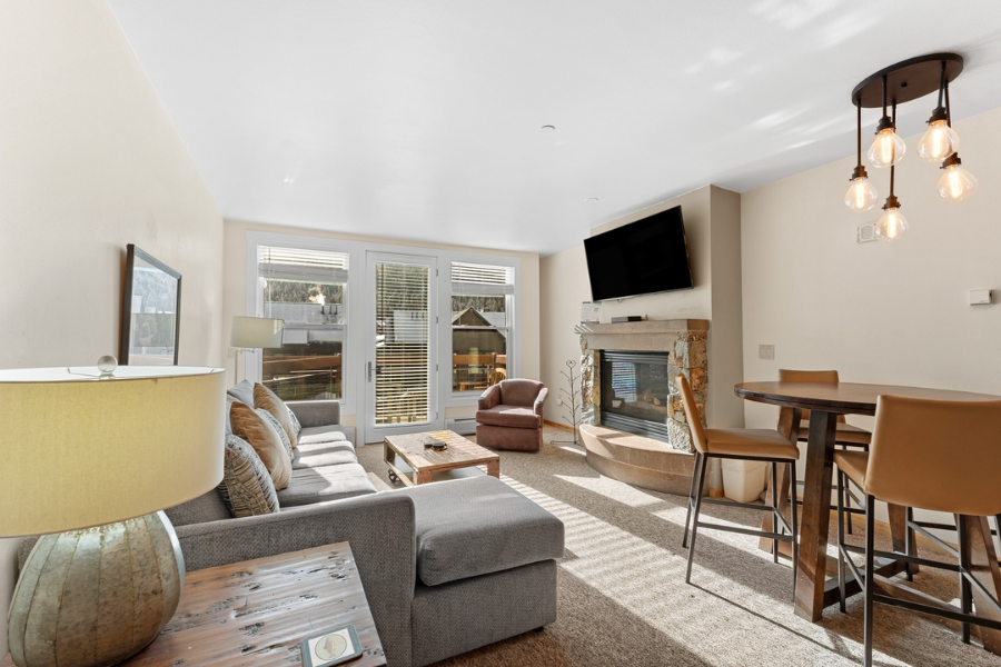 Rocky Mountains - Private Condo - 2 Bedrooms / 2 Bath - Black Bear - 2 Beds + Sofa Sleeper