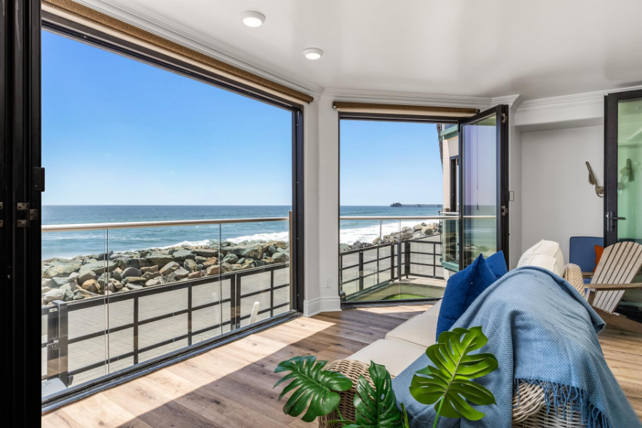 BFP809-1 5 Bedroom 4 Bathroom Beachfront House