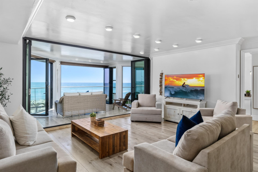 BFP809-2 5 Bedroom 4 Bathroom Beachfront House