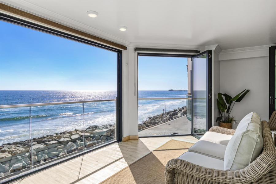 BFP809-3 5 Bedroom 4 Bathroom Beachfront House