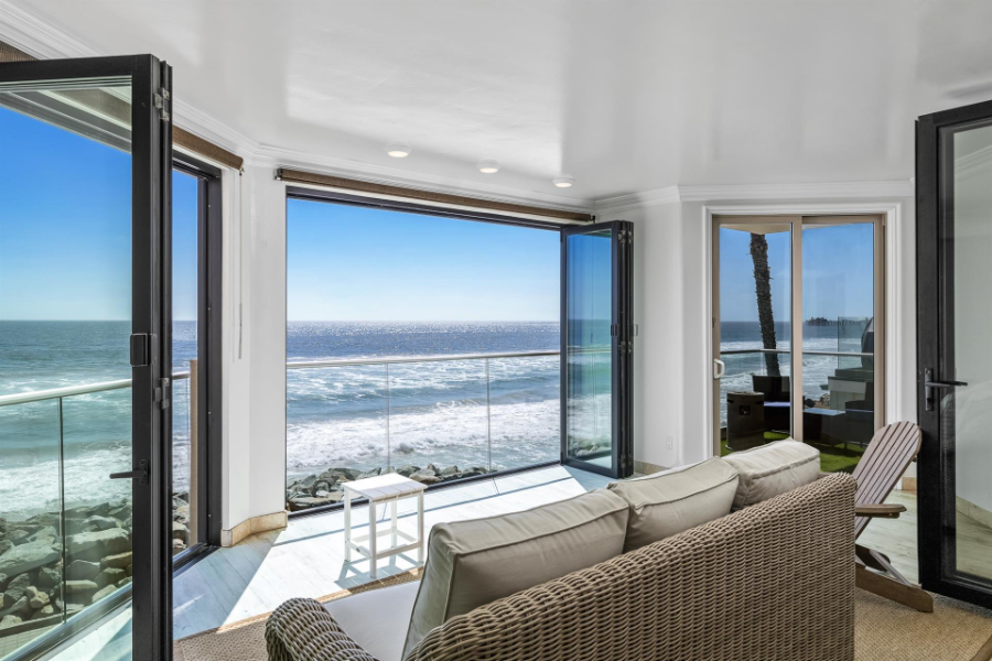 BFP809-4 5 Bedroom 4 Bathroom Beachfront House