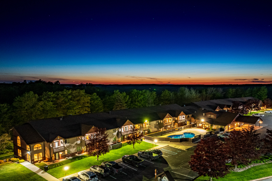 The Treetops Inn - Image 2